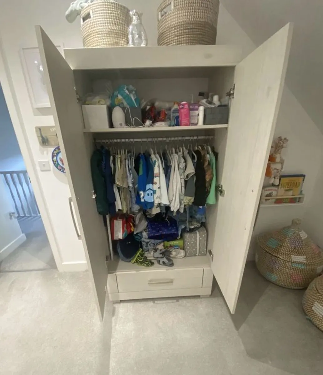 Silver Cross Coastline Oak Nursery Wardrobe & Changing Unit - Image 3