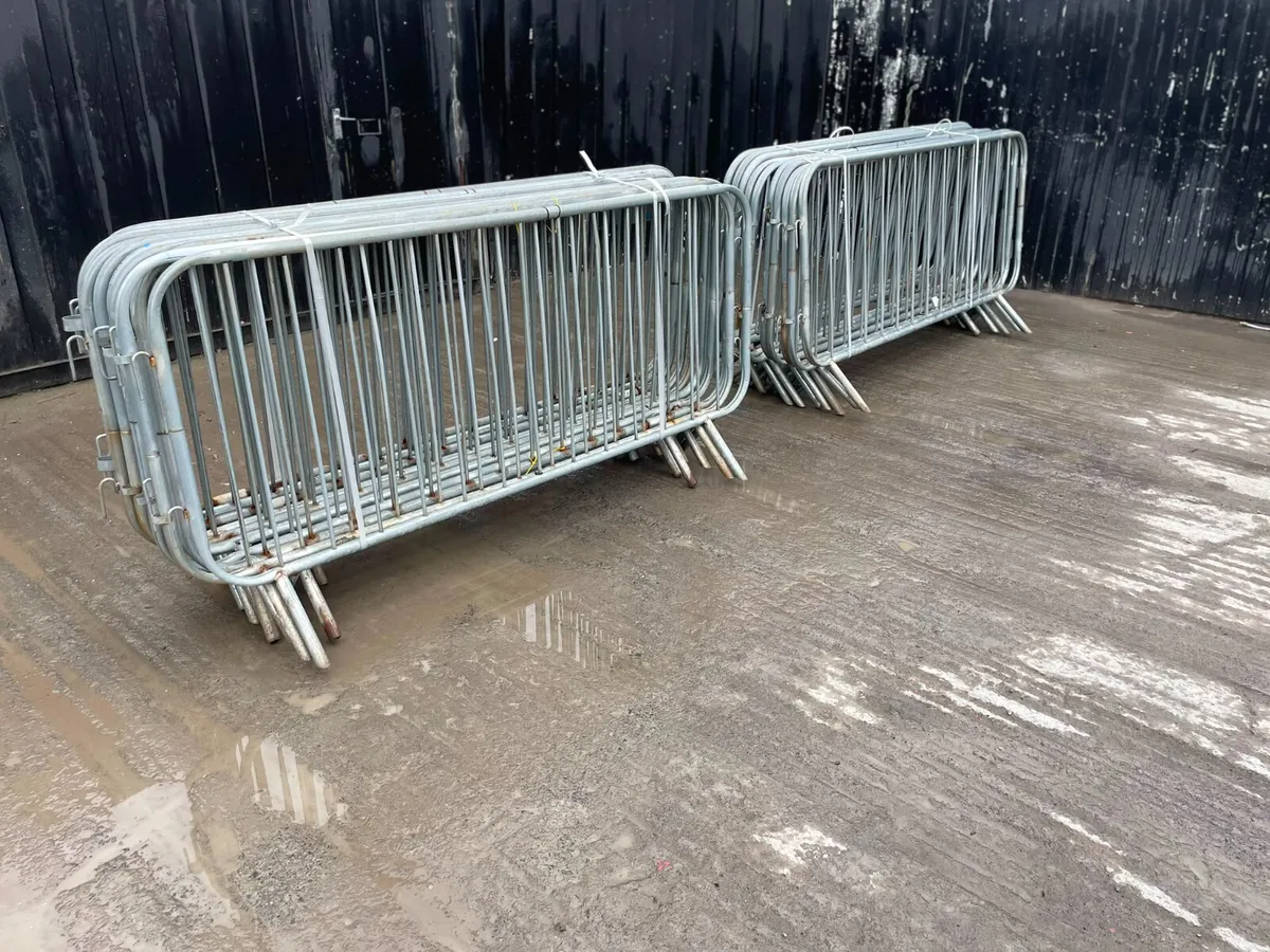 Crowd Control Barriers - Image 4