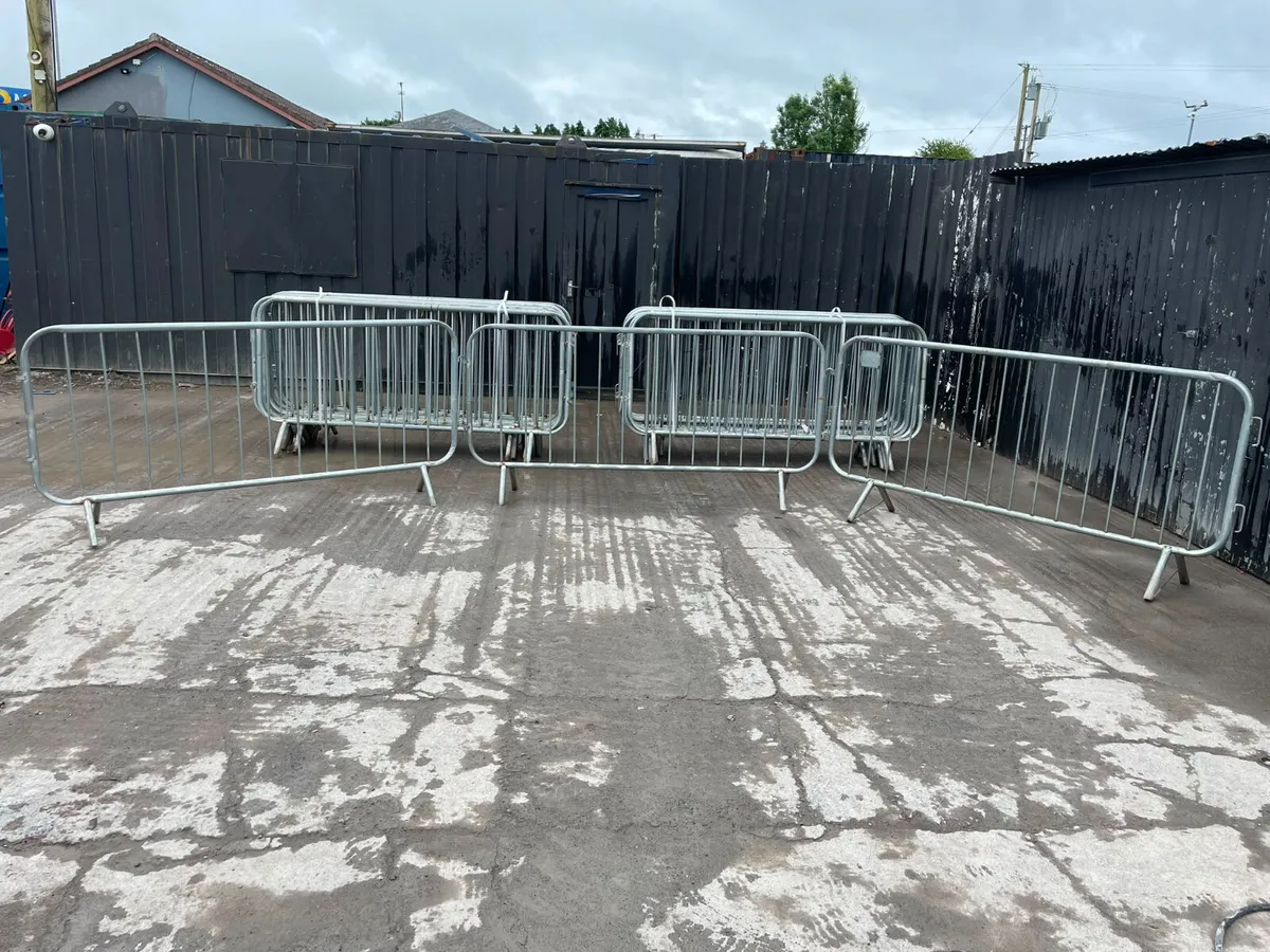Crowd Control Barriers - Image 2