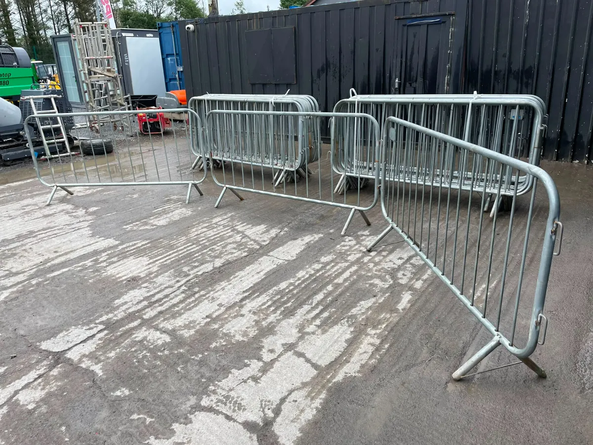 Crowd Control Barriers - Image 3