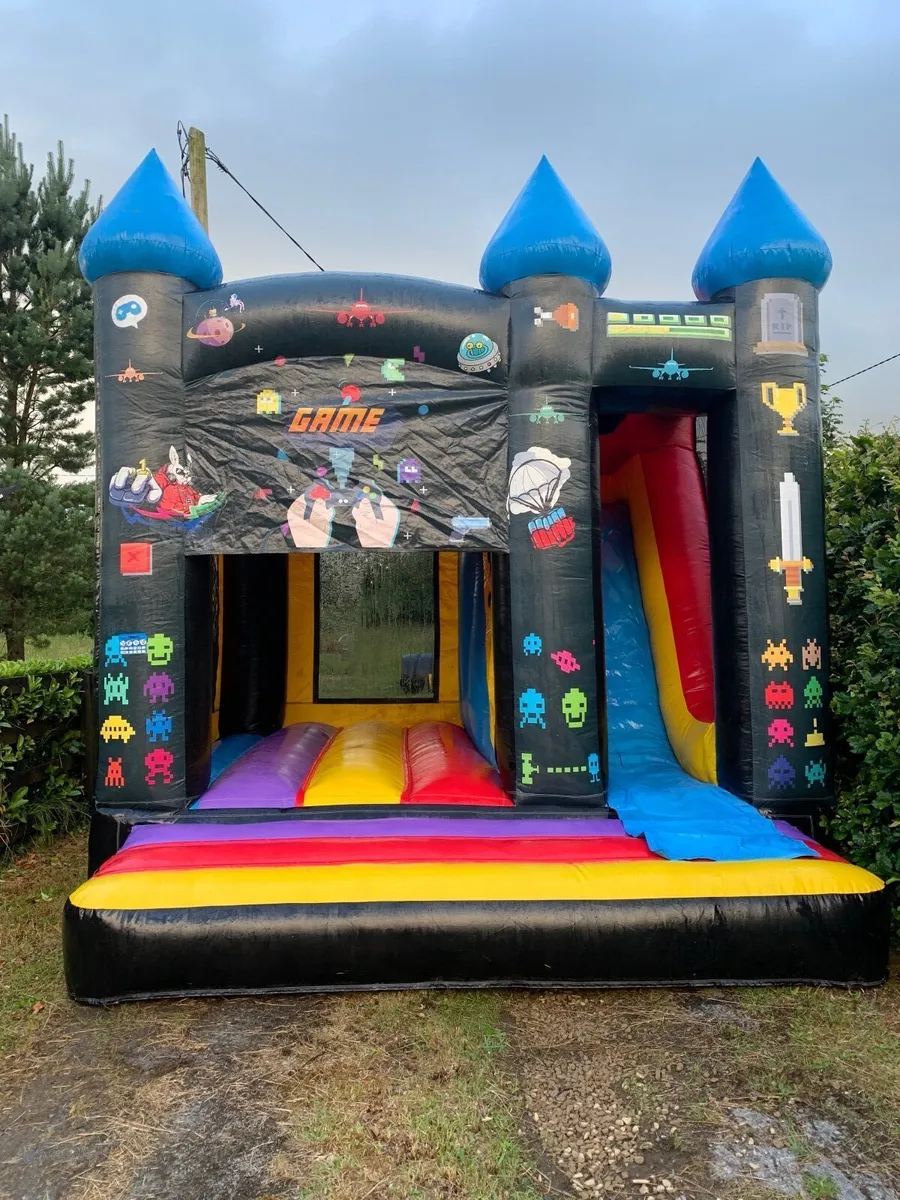 Bouncy castle - Image 1