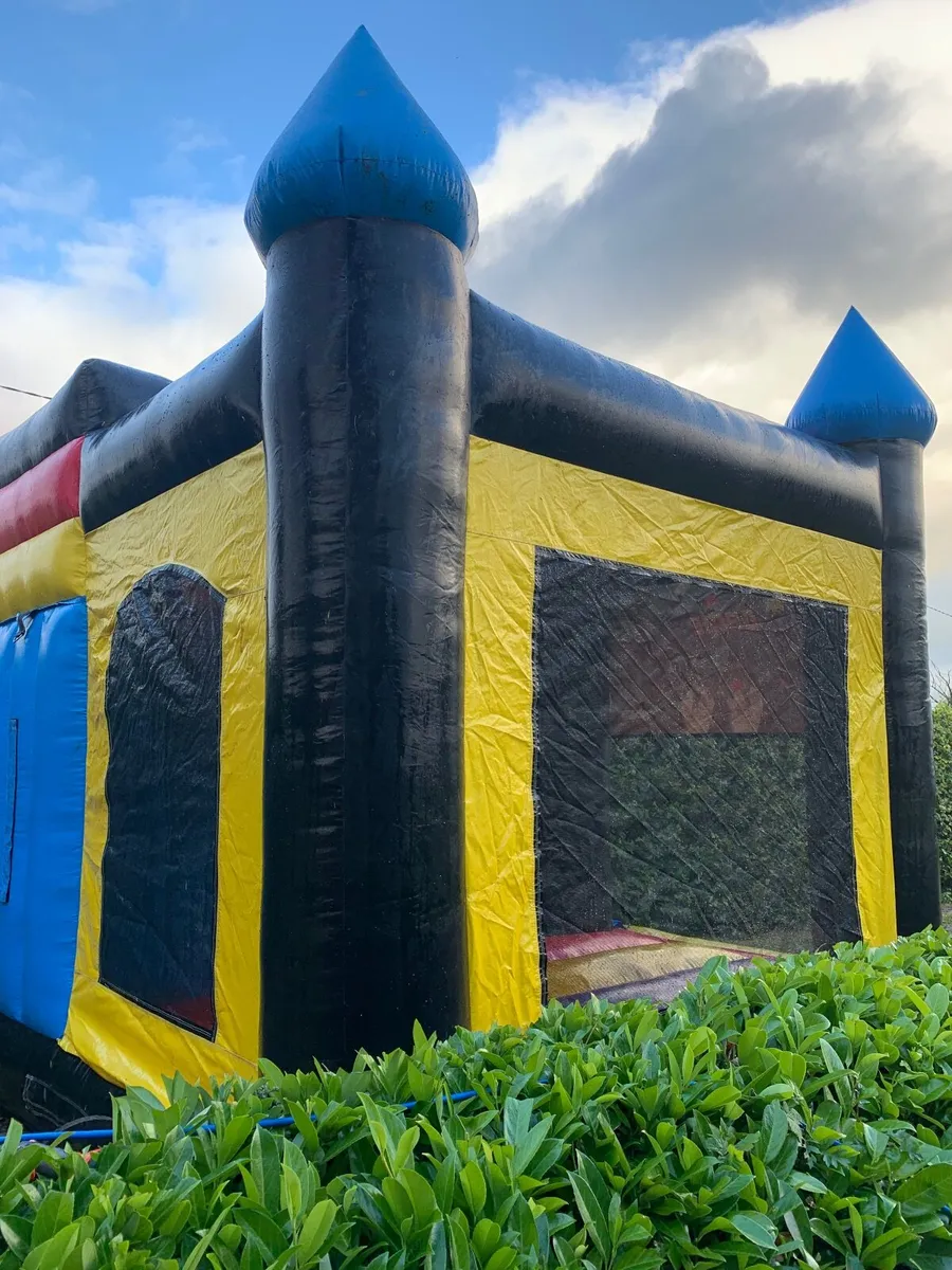 Bouncy castle - Image 4