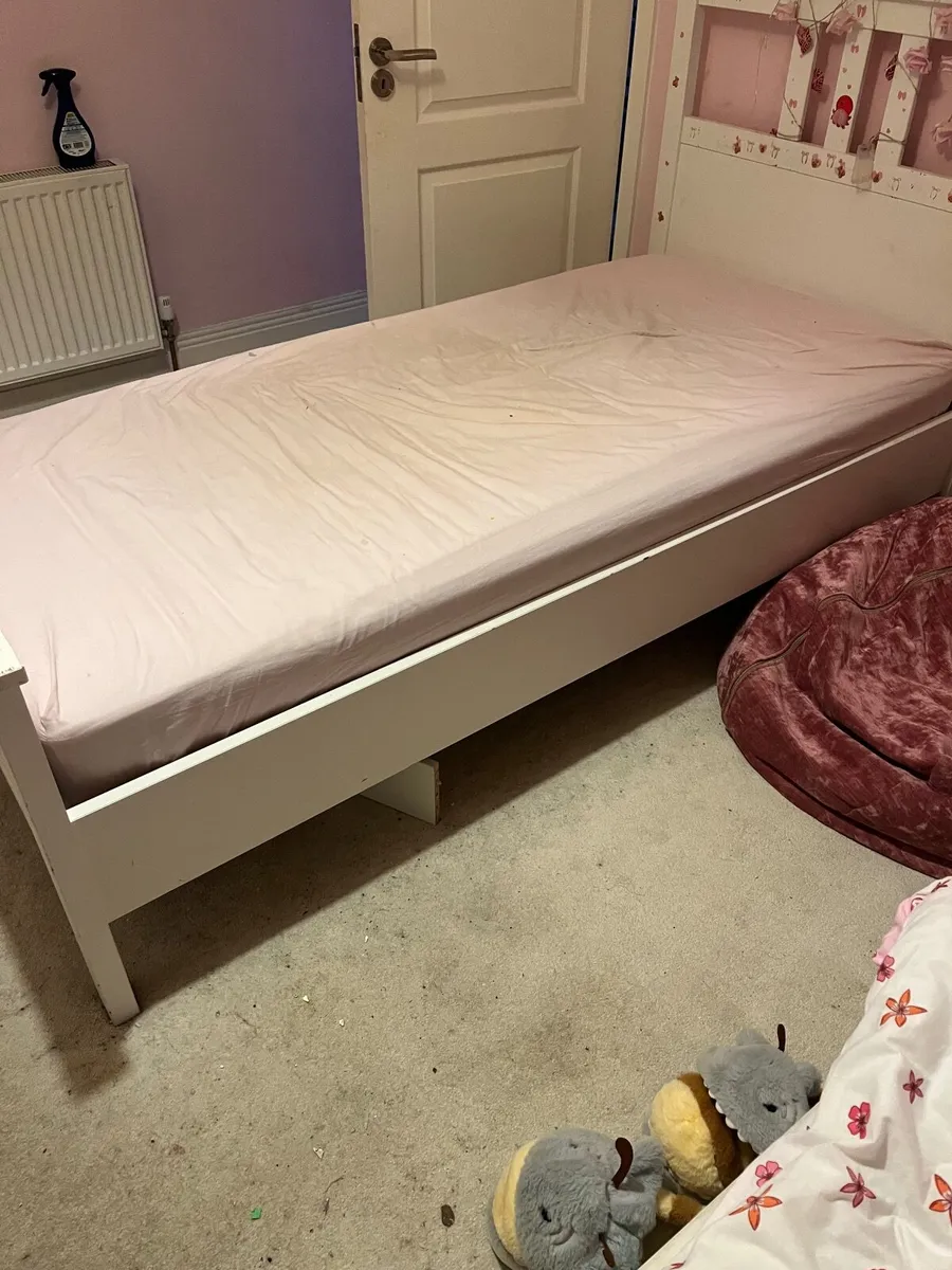 Single bed - Image 2