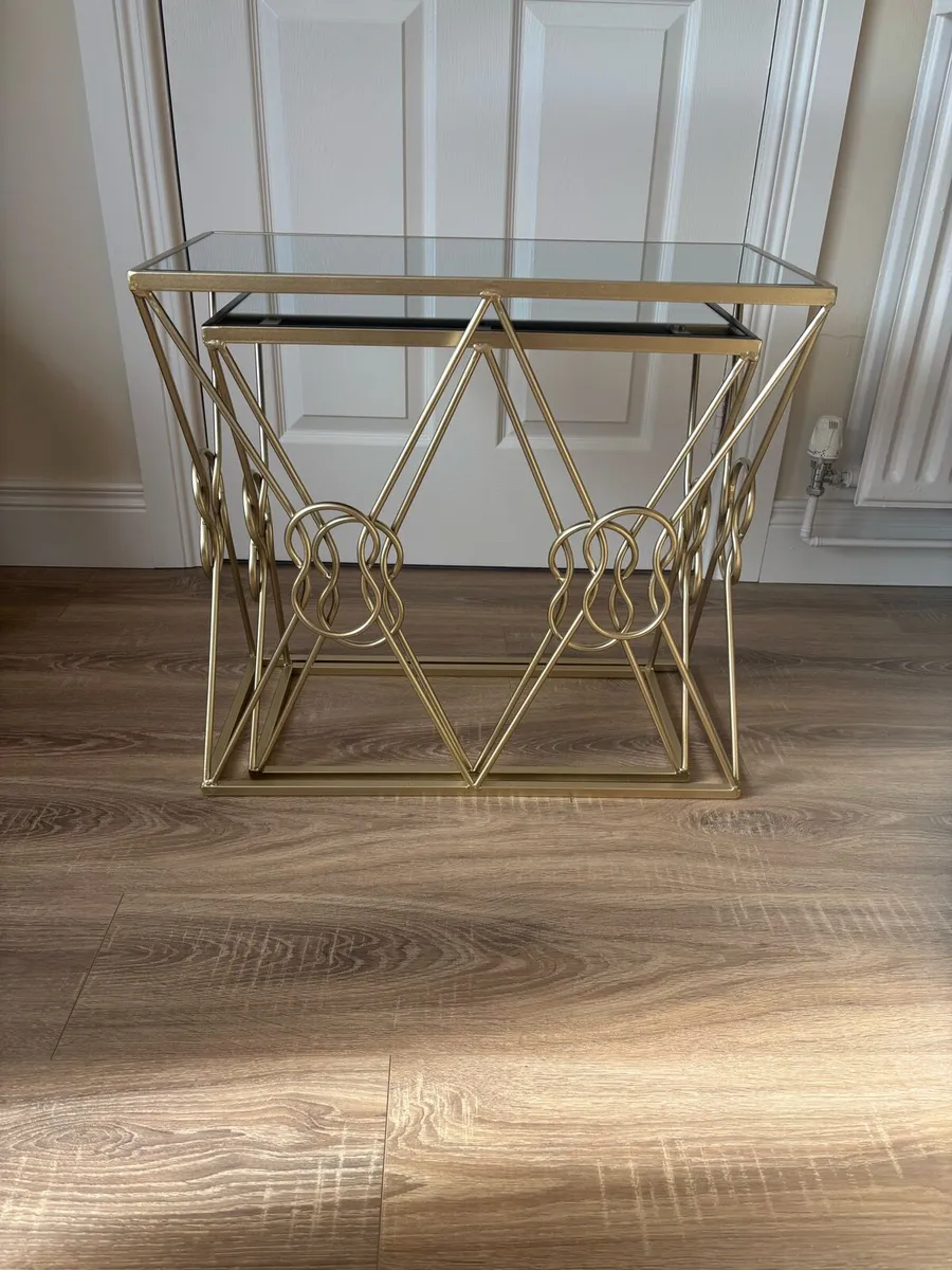 Set of two gold mirror top tables - Image 1