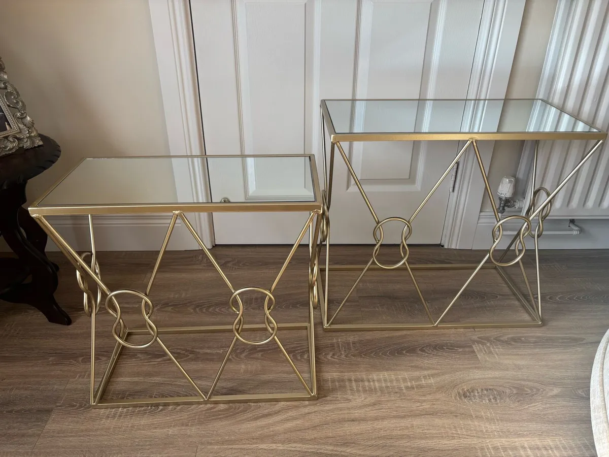 Set of two gold mirror top tables - Image 2