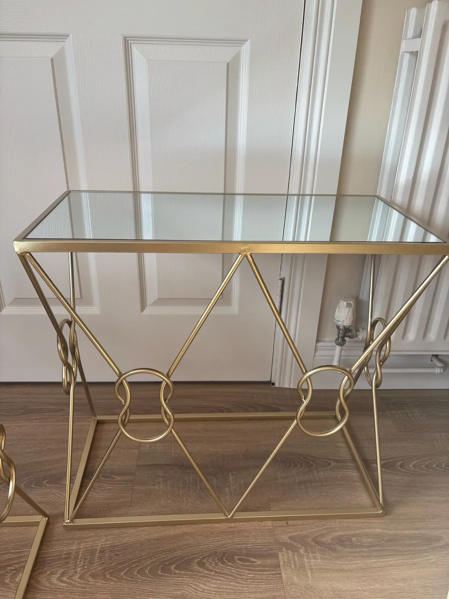 Set of two gold mirror top tables - Image 3