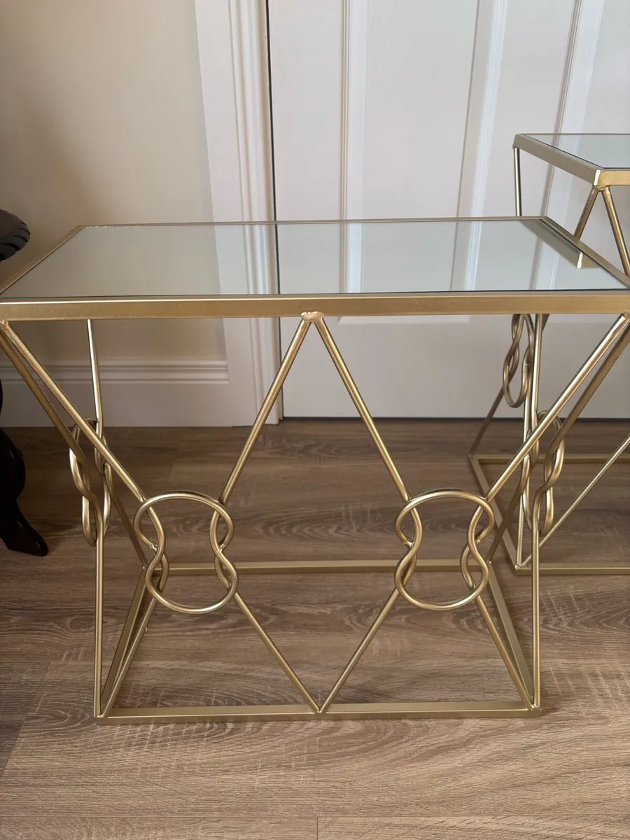 Set of two gold mirror top tables - Image 4