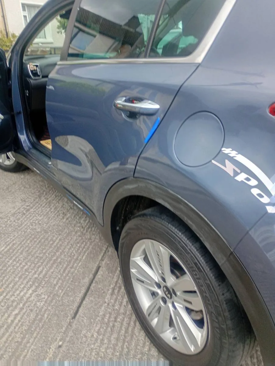 Car - Image 3