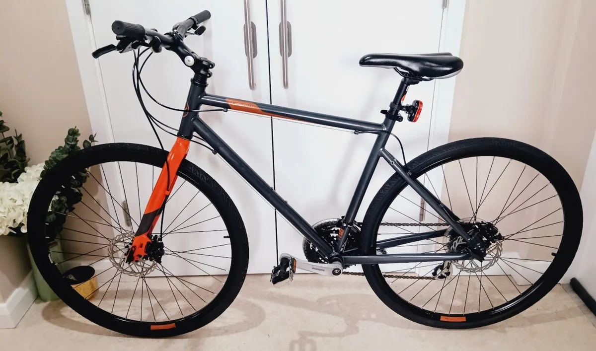 Large urban X hybrid bike as new - Image 1