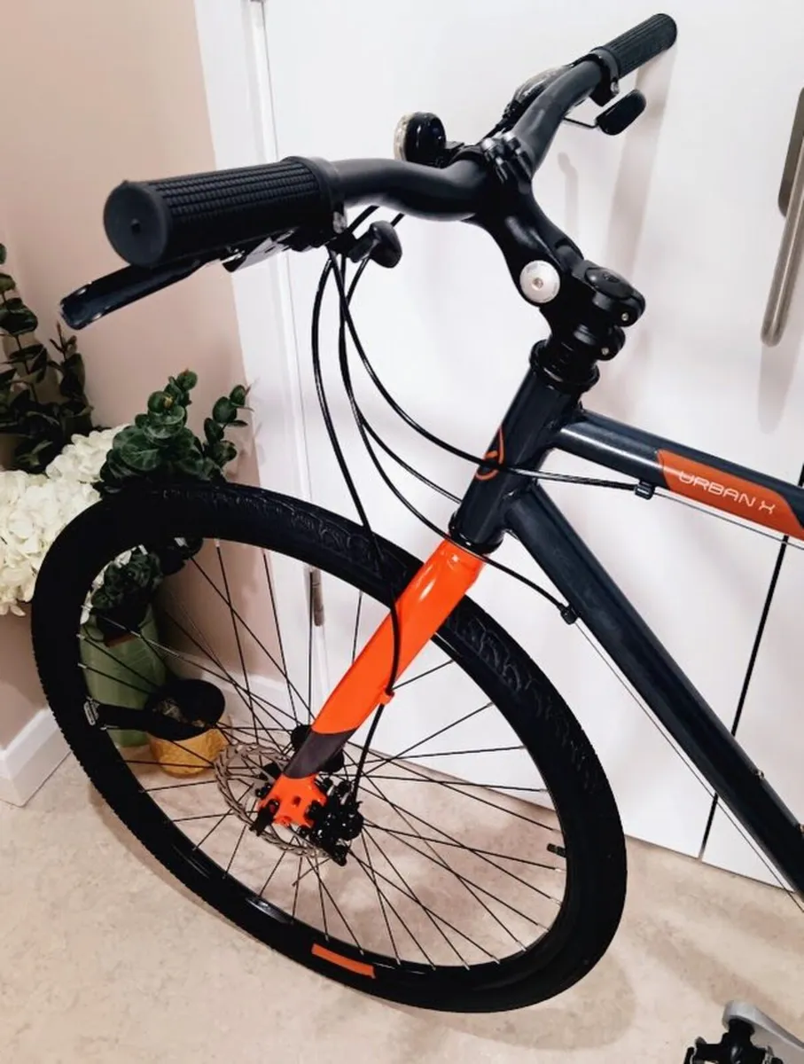 Large urban X hybrid bike as new - Image 3
