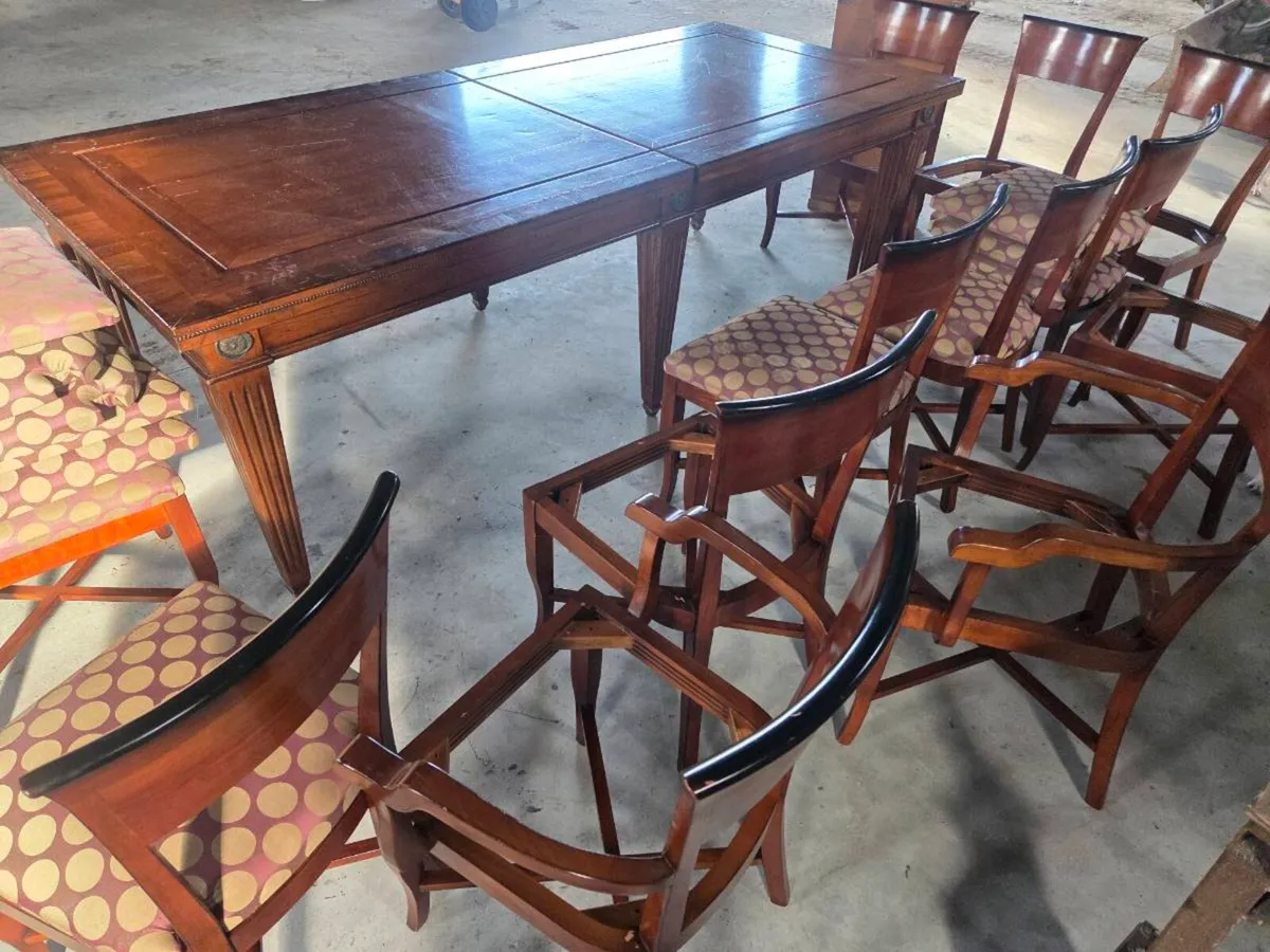 Table and chairs - Image 3