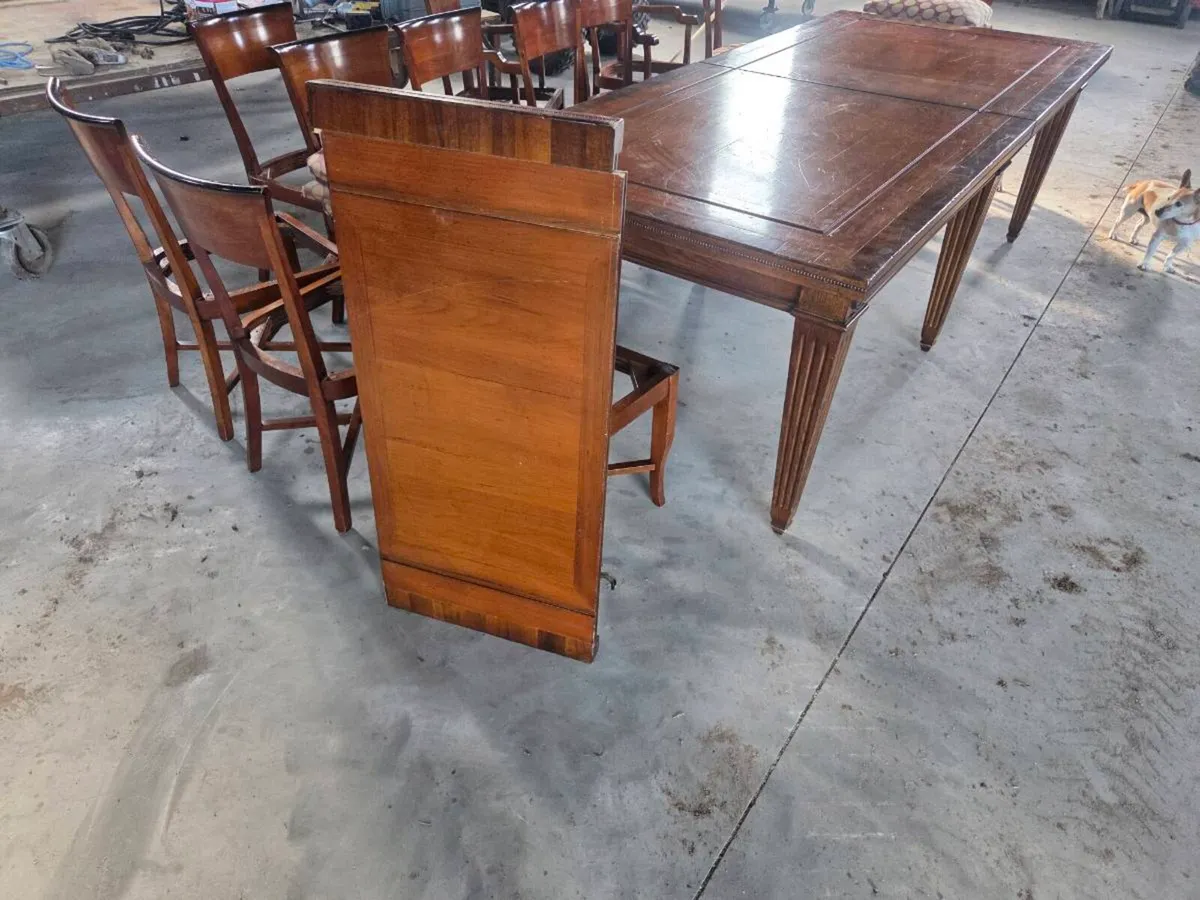 Table and chairs - Image 4