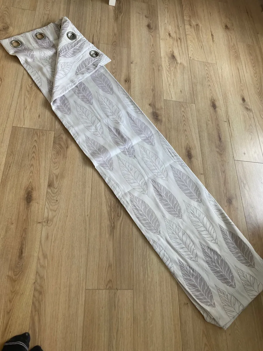 Curtains - Image 2
