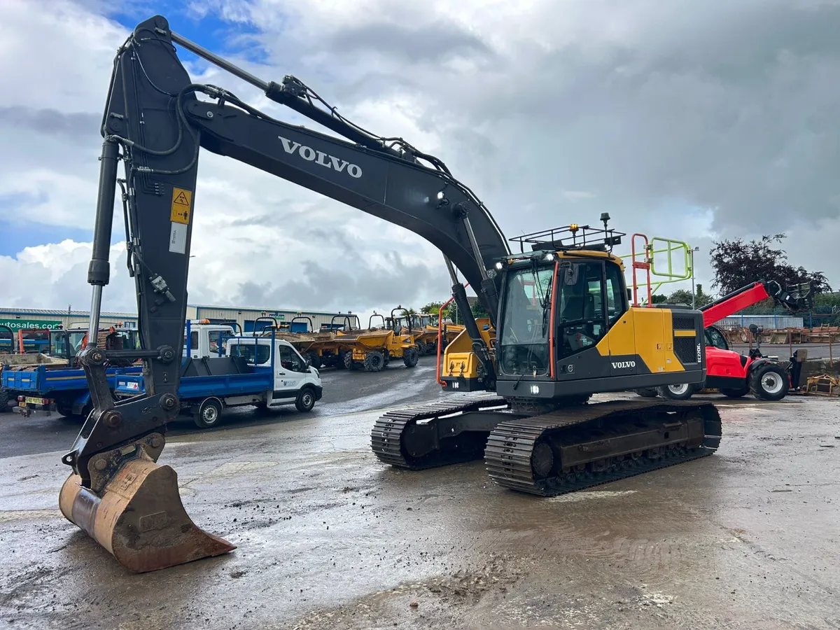 2021 Volvo EC220EL Rotational Piping & New U/C - Image 2