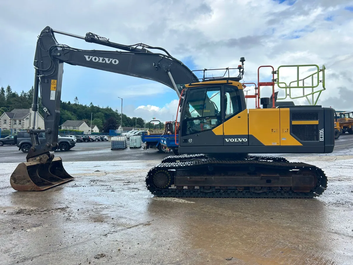 2021 Volvo EC220EL Rotational Piping & New U/C - Image 4