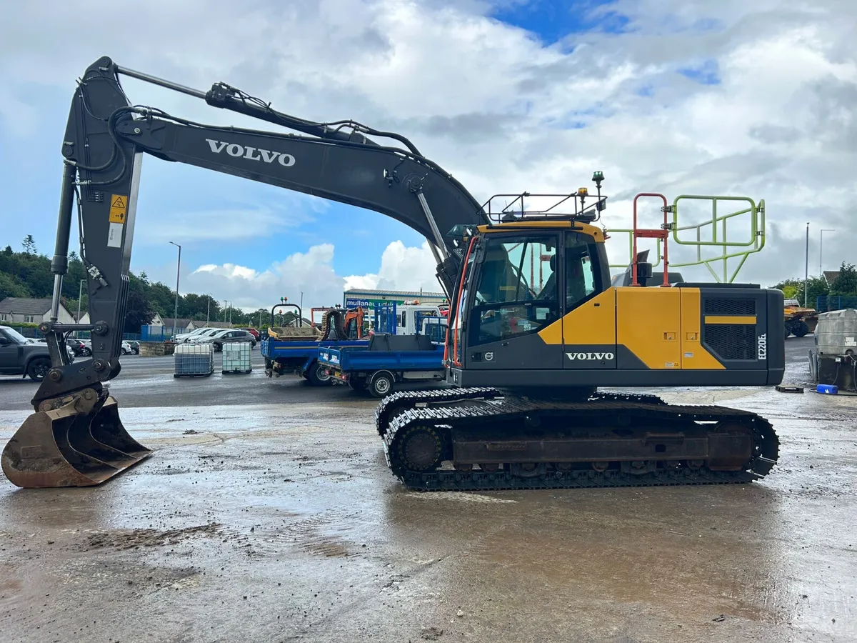 2021 Volvo EC220EL Rotational Piping & New U/C - Image 3