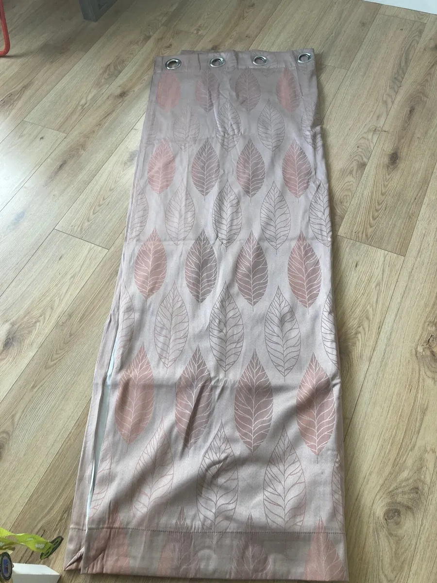 Curtains - Image 2