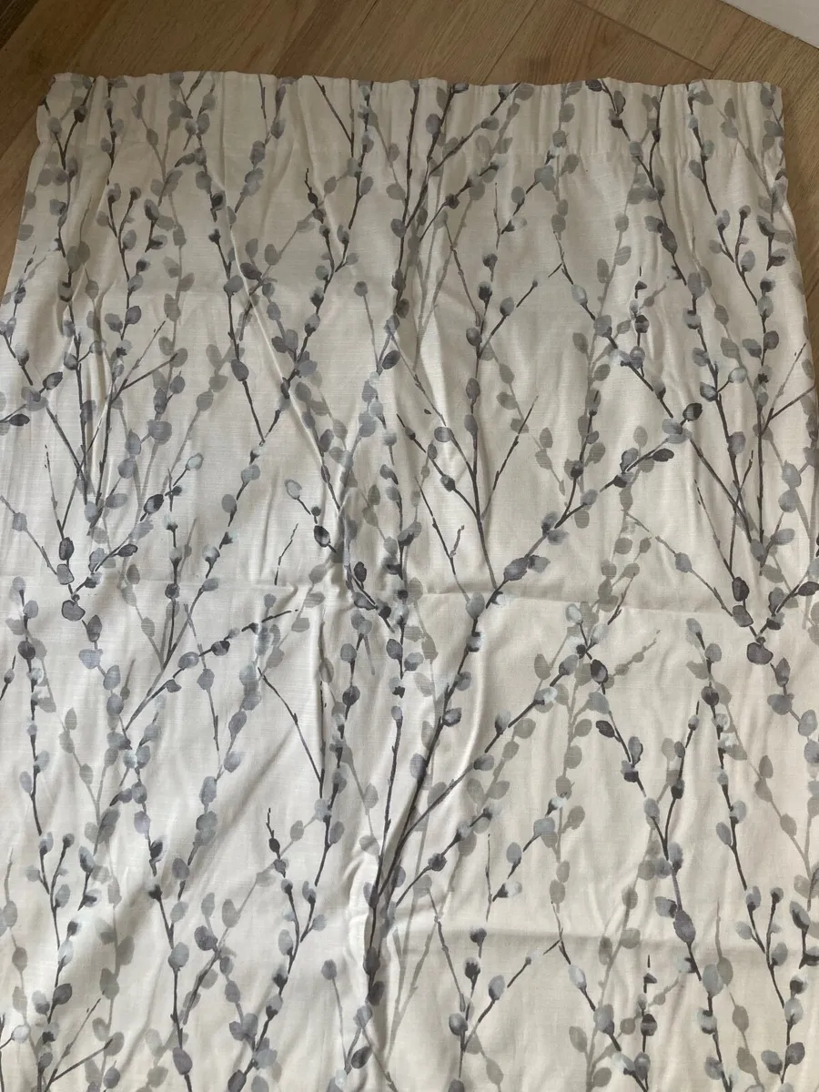 Curtains - Image 2