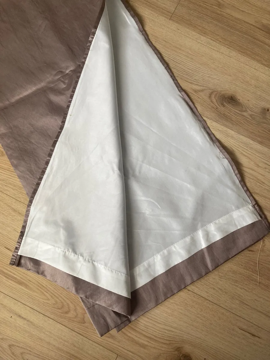 Curtains - Image 3