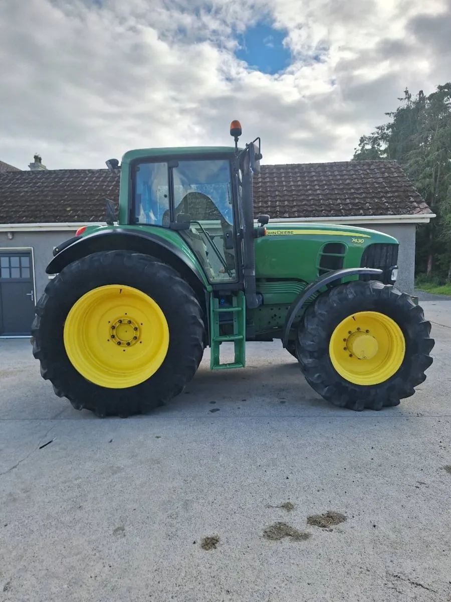 John Deere 7430 - Image 2