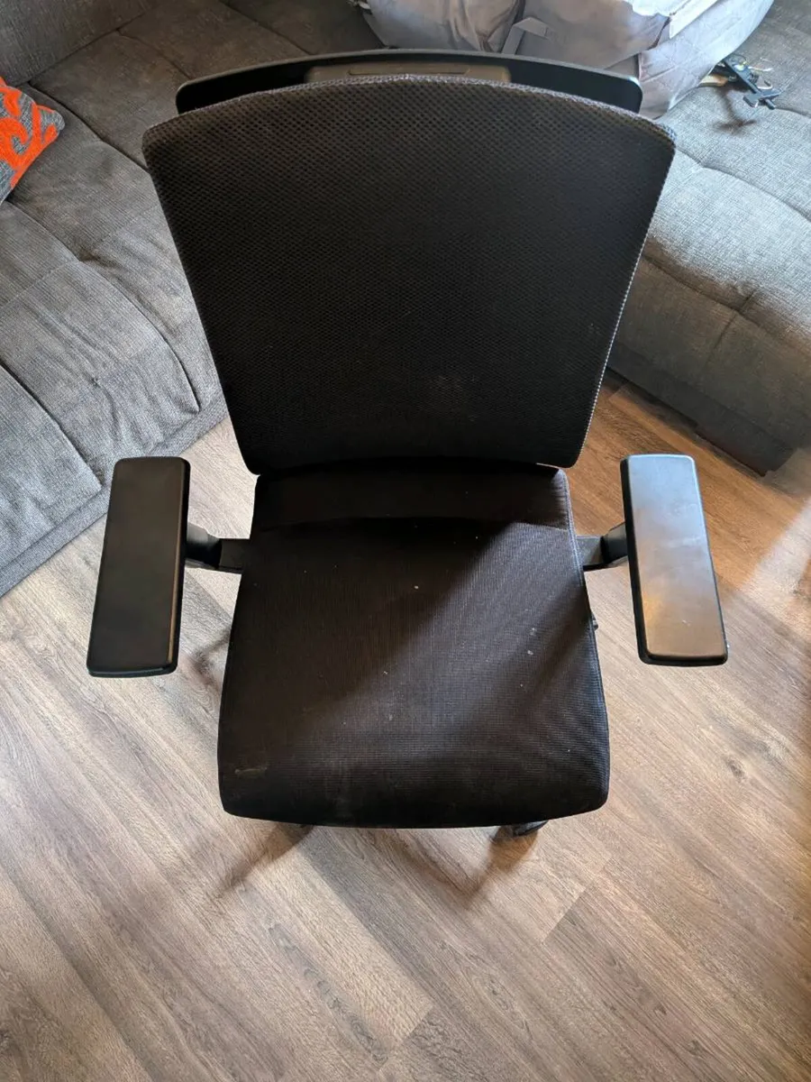 Office chair - Image 1