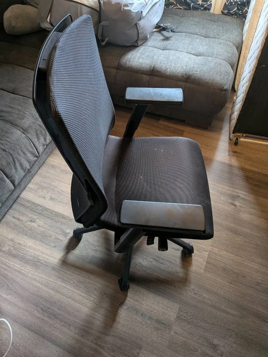 Office chair - Image 3