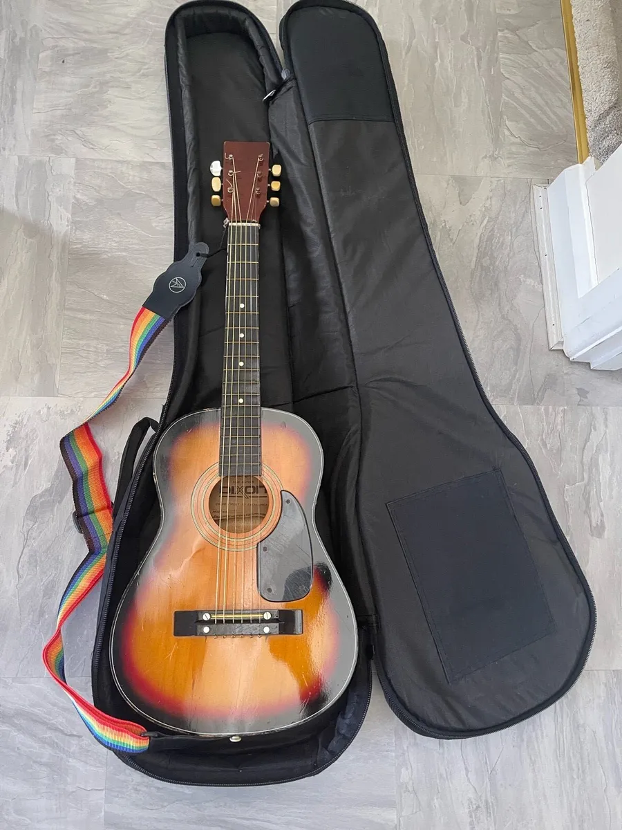 Dixon 3/4 size Classical Acoustic Guitar w gig bag - Image 1