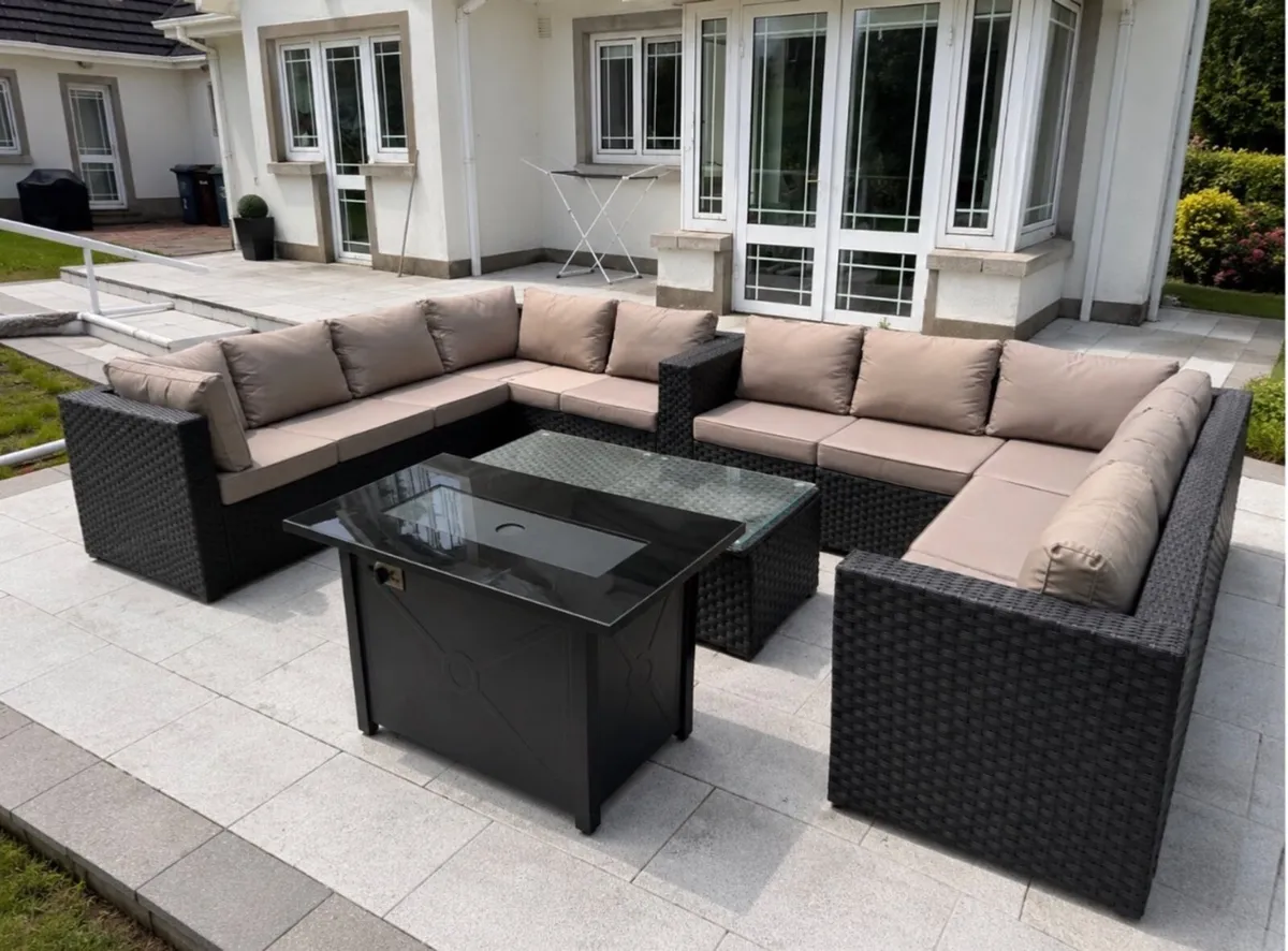 Outdoor furniture - Image 1