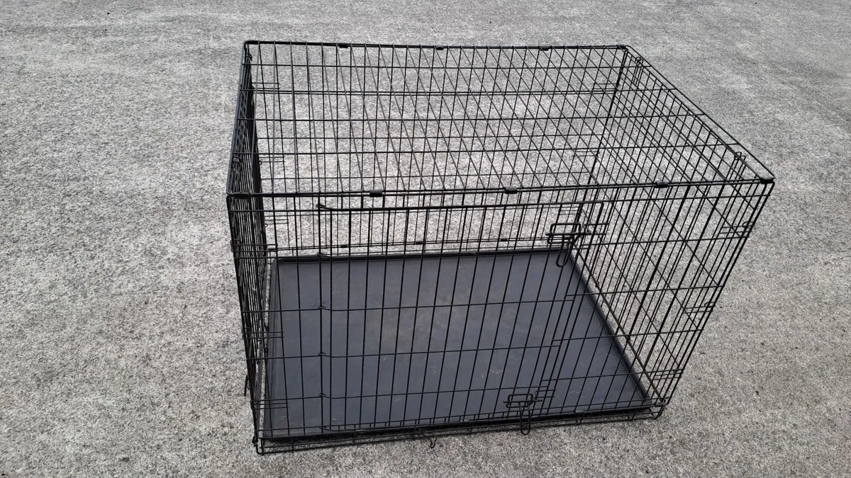 Large dog crate - Image 1