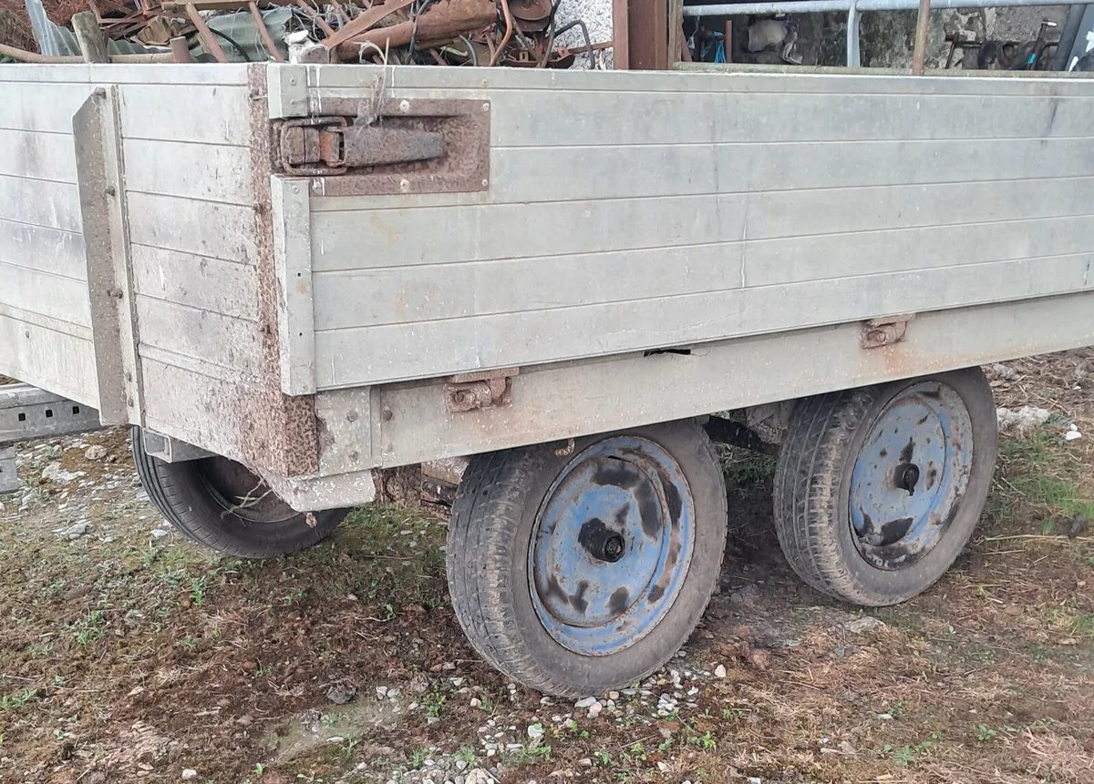 Trailers - Image 4