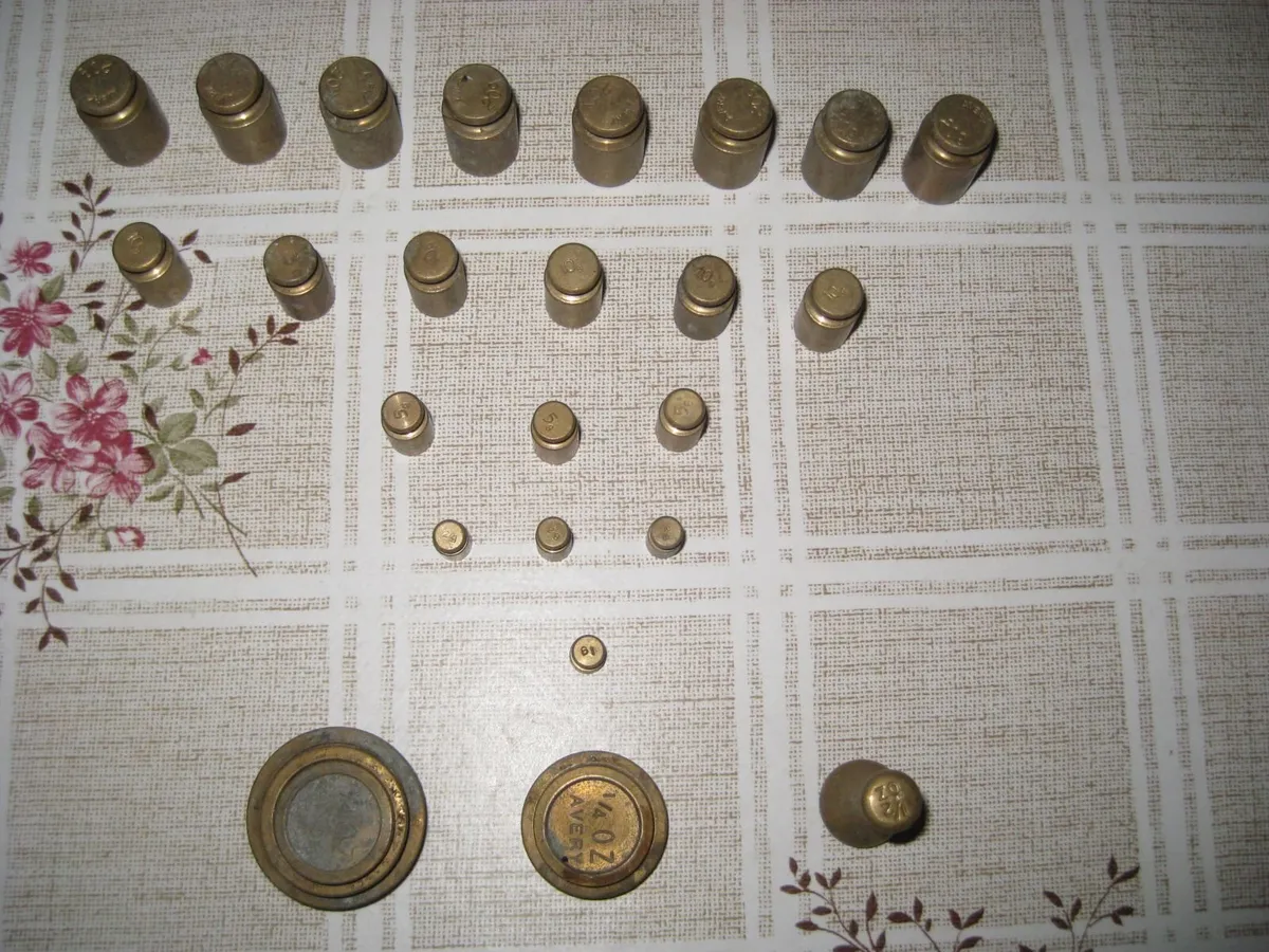 small  brass weights - Image 1