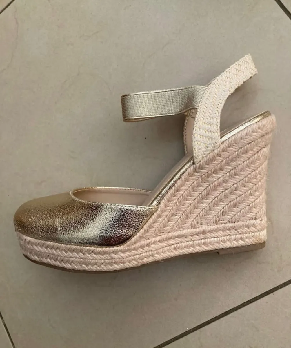 Gold  wedge sandles - Image 2