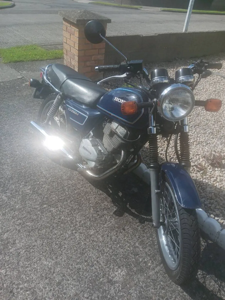 Honda CD250U - Image 1