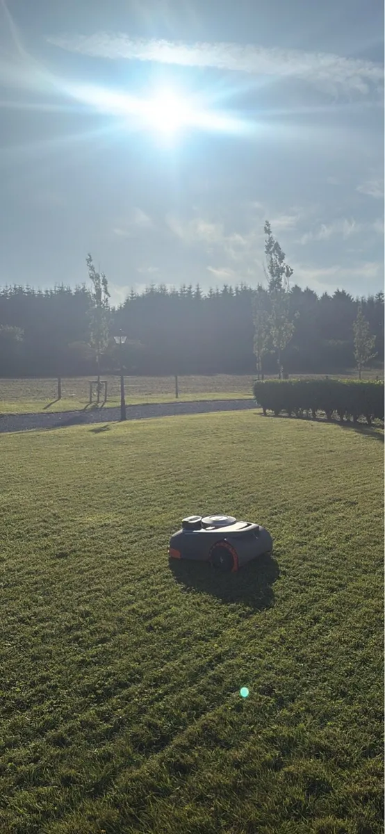 3,000m² Segway Navimow H3000E-VF Robot Lawn Mower - Image 1