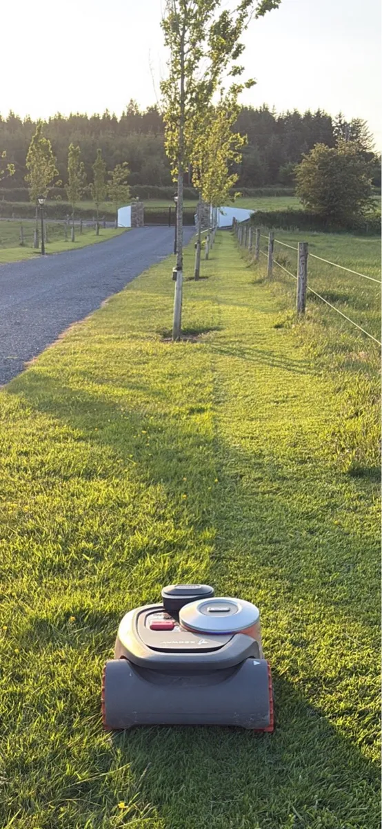 3,000m² Segway Navimow H3000E-VF Robot Lawn Mower - Image 2