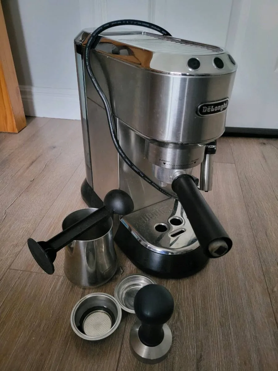 Delonghi coffee machine - Image 1
