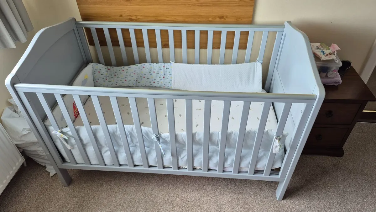 Cot bed - Image 1