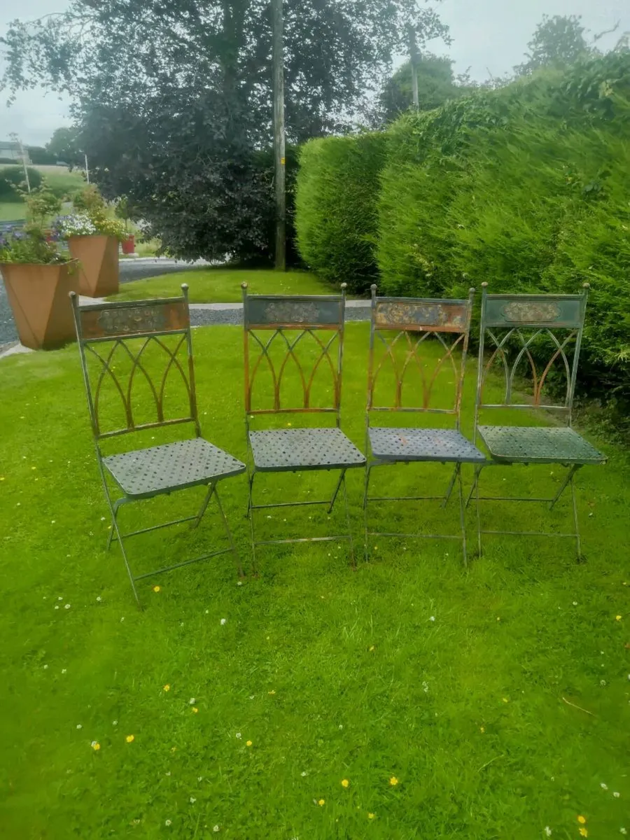 4 Vintage metal outdoor garden dining chairs that - Image 2