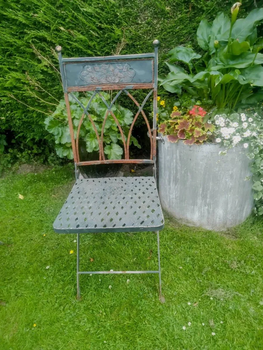 4 Vintage metal outdoor garden dining chairs that - Image 3