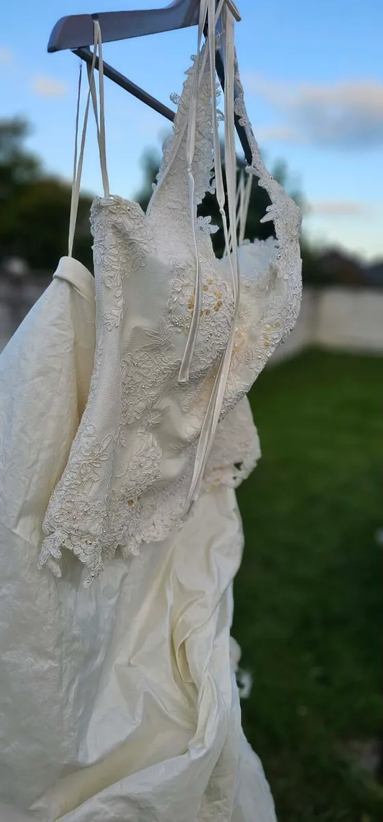 Wedding dress - Image 2