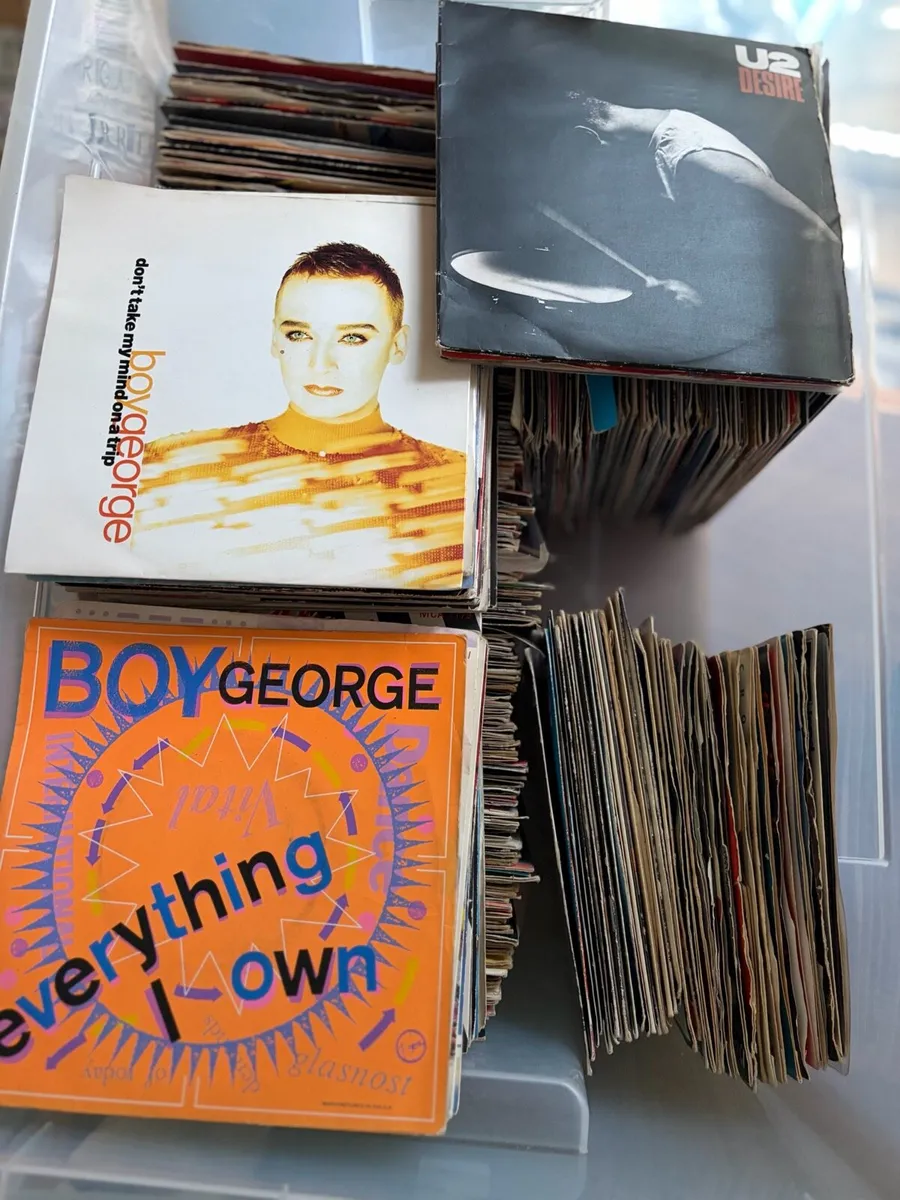 300 Vinyl 7 inch Singles80s Pop Rock Collection - Image 1