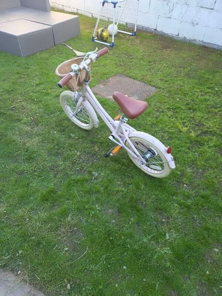 Girls bike - Image 4