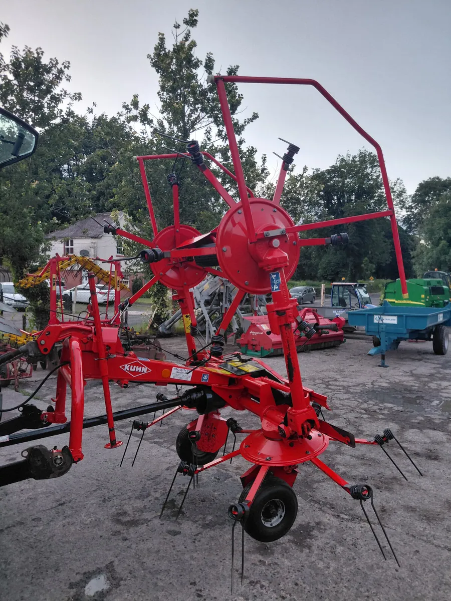 Kuhn 4 Rotor Tedder - Image 3