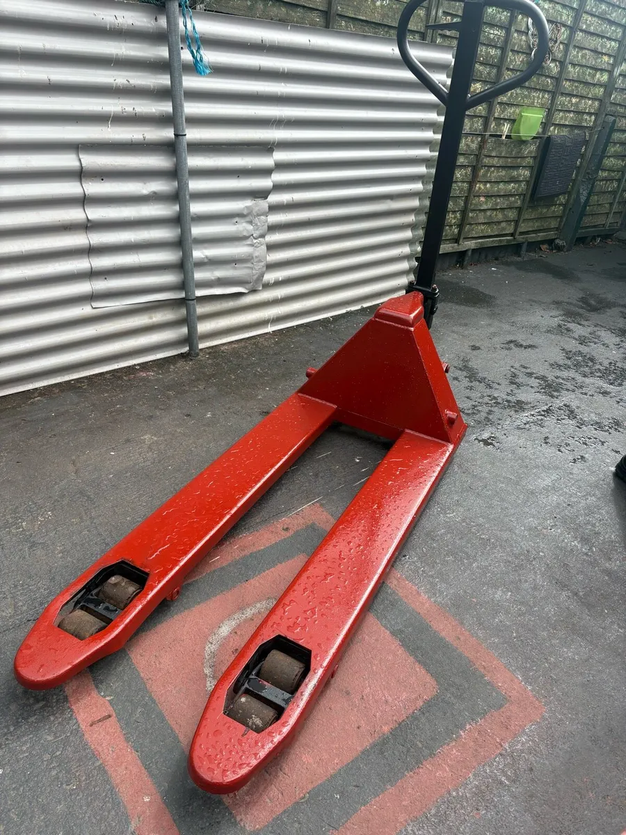 Pallet truck - Image 1