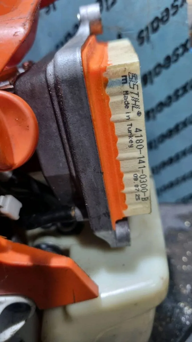 Stihl km111r long reach hedge trimmer, cutter - Image 2