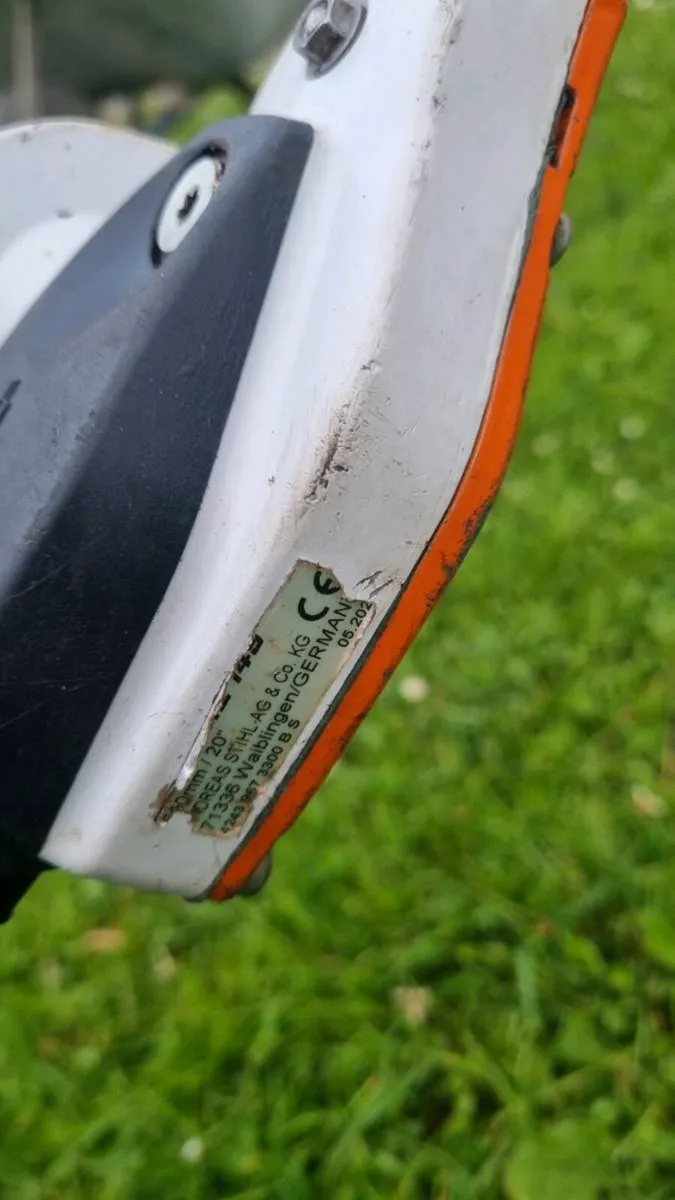 Stihl km111r long reach hedge trimmer, cutter - Image 3