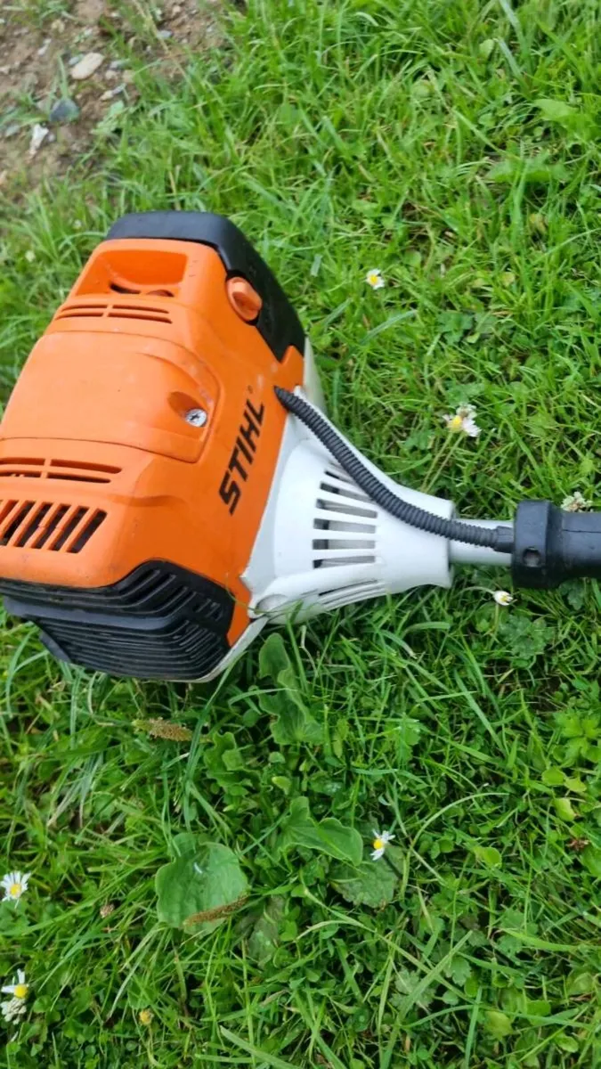 Stihl km111r long reach hedge trimmer, cutter - Image 4