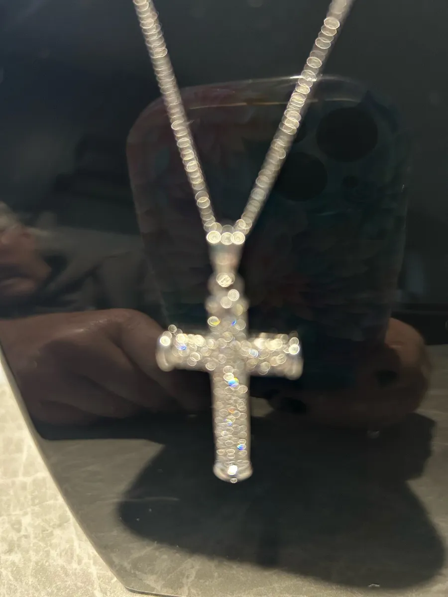 Diamond set crucifix - Image 3
