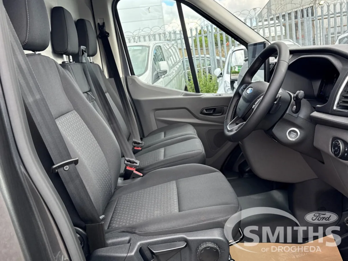 Ford Transit 350L TREND 160PS *AUTO* IN STOCK - Image 4