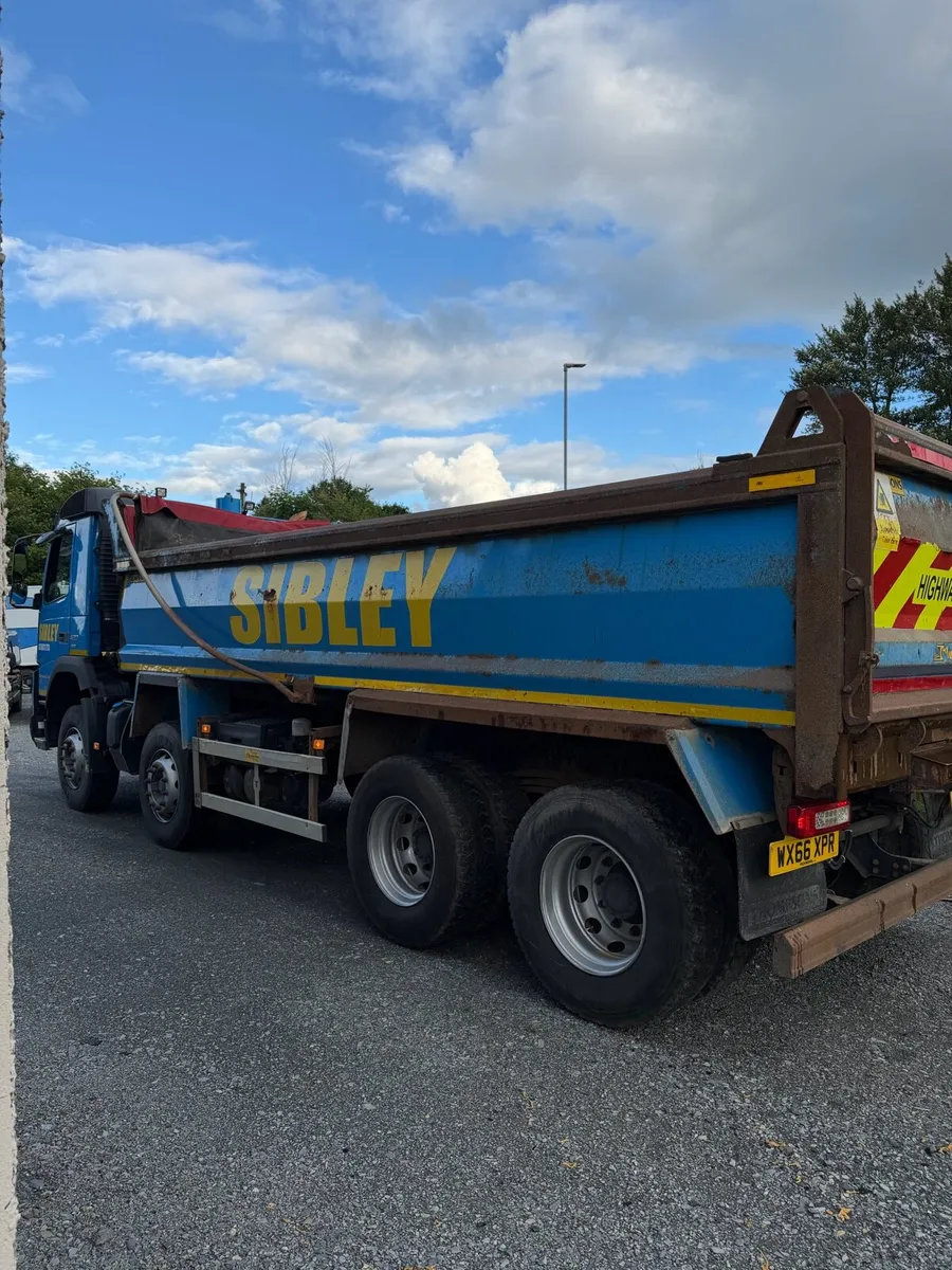 Volvo tipper - Image 4
